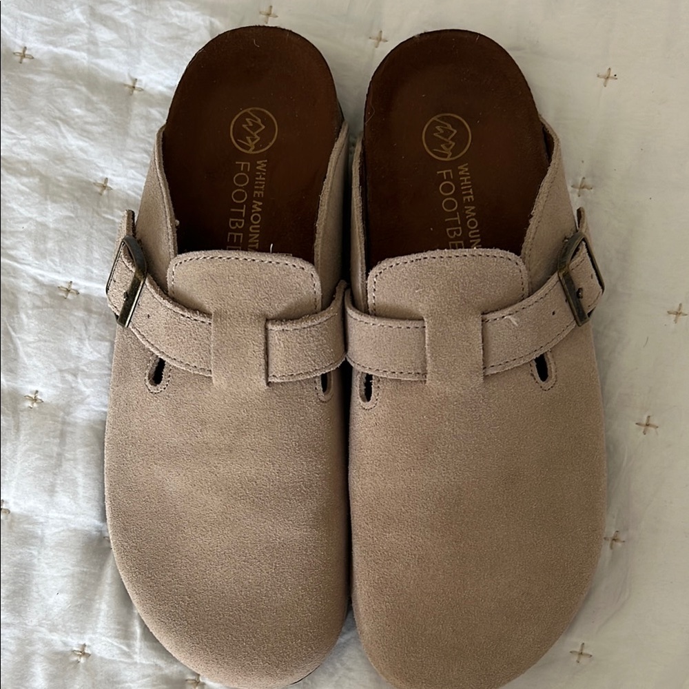 White Mountain Footbeds Tan Loafers Slip-On Comfort